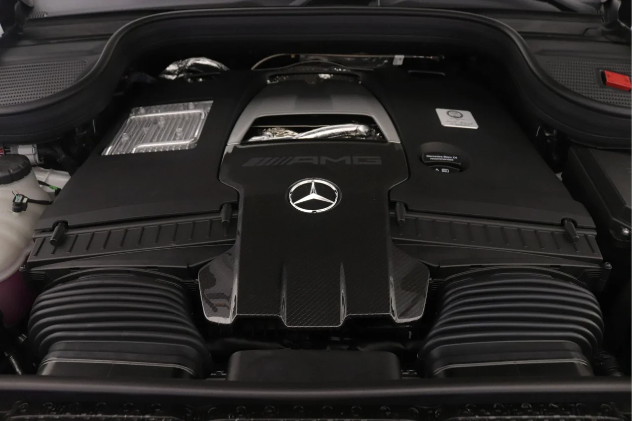 New 2026 MANUFAKTUR Moonlight White Metallic Mercedes-Benz 63 S AMG® 4MATIC® image 9