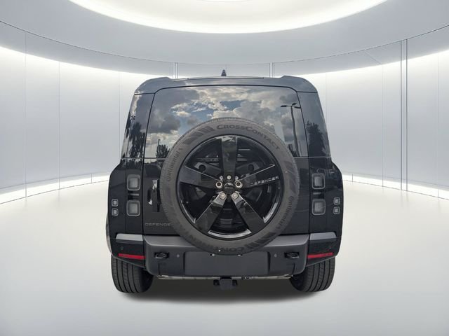 New 2026 Santorini Black Land Rover X-Dynamic SE image 4