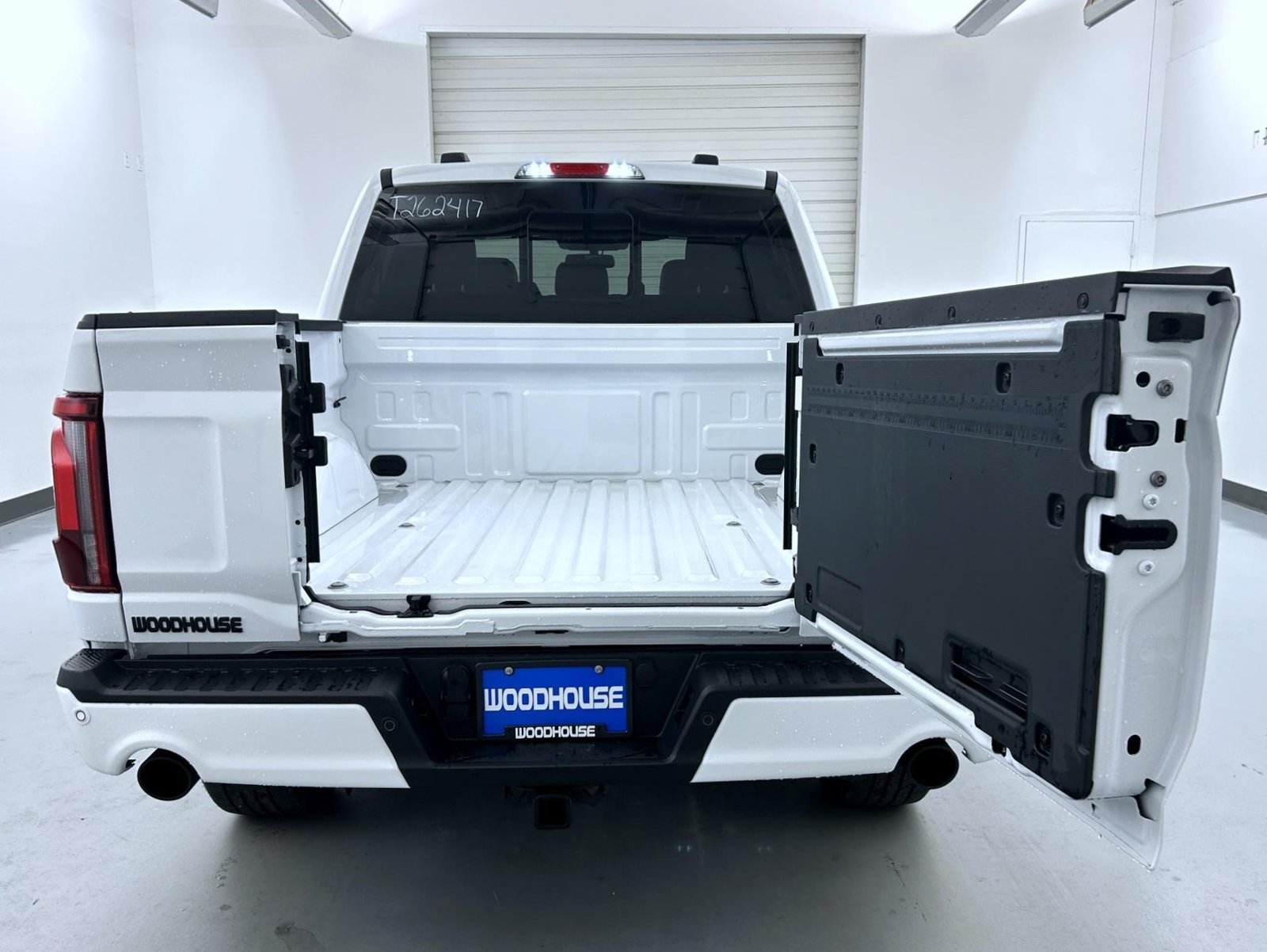 New 2026 Oxford White Ford Lariat image 23