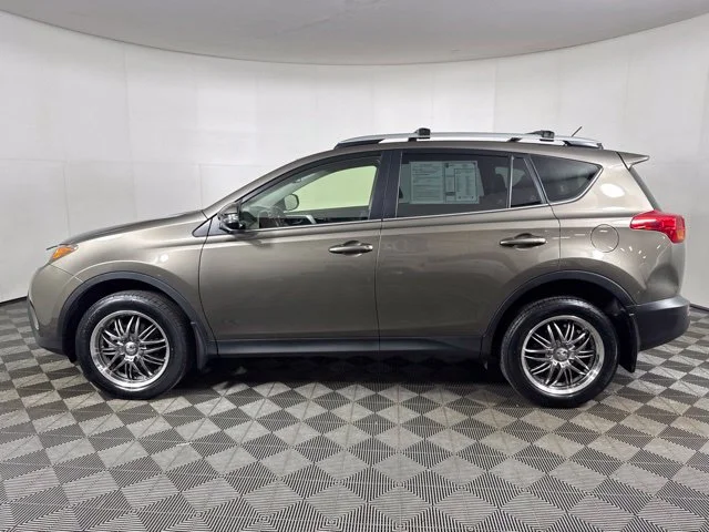 Used 2015 Pyrite Mica Toyota Limited image 7