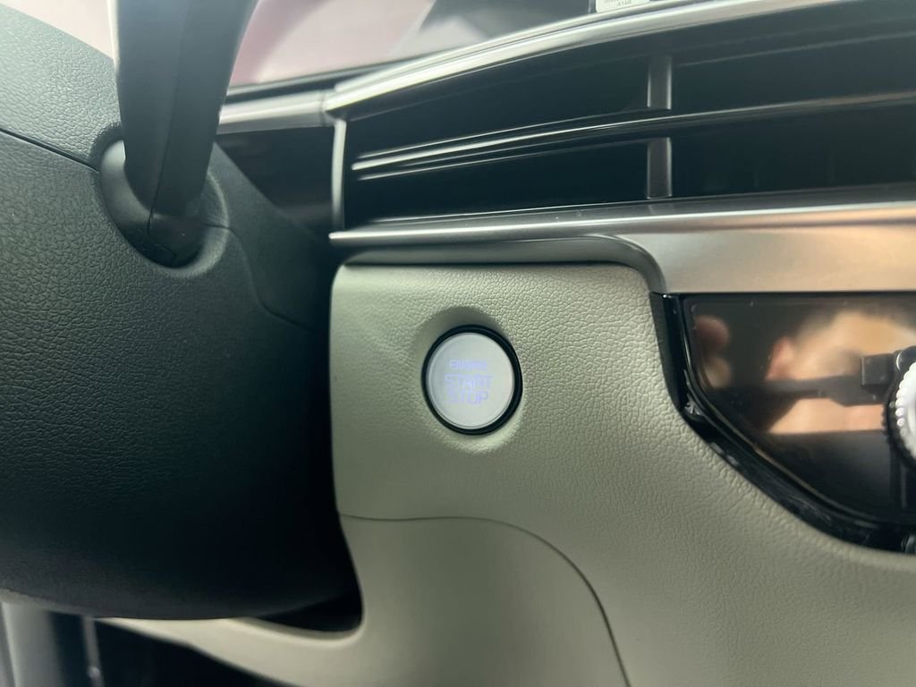 New 2026 Glacial White Pearl Kia EX image 21