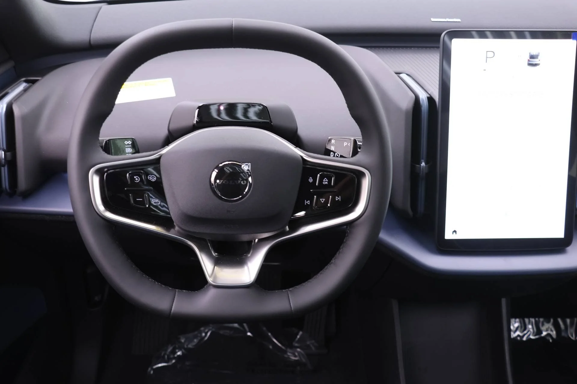 New 2026 Onyx Black Volvo Plus image 15
