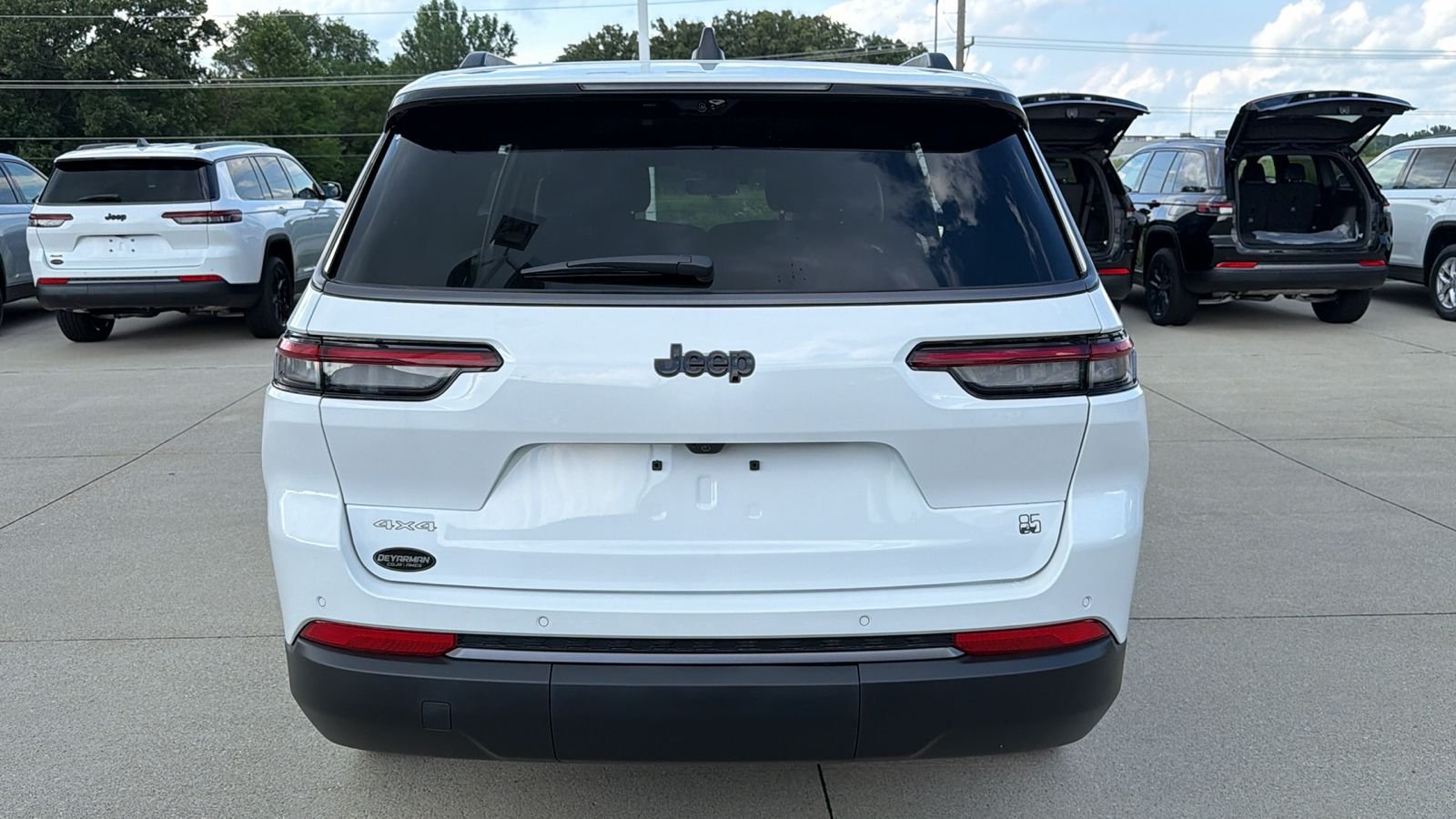 New 2026 Bright White Clear-Coat Exterior Paint Jeep  image 8