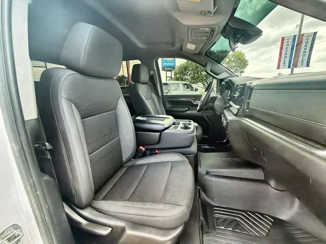 Used 2024 Summit White Chevrolet LT image 27