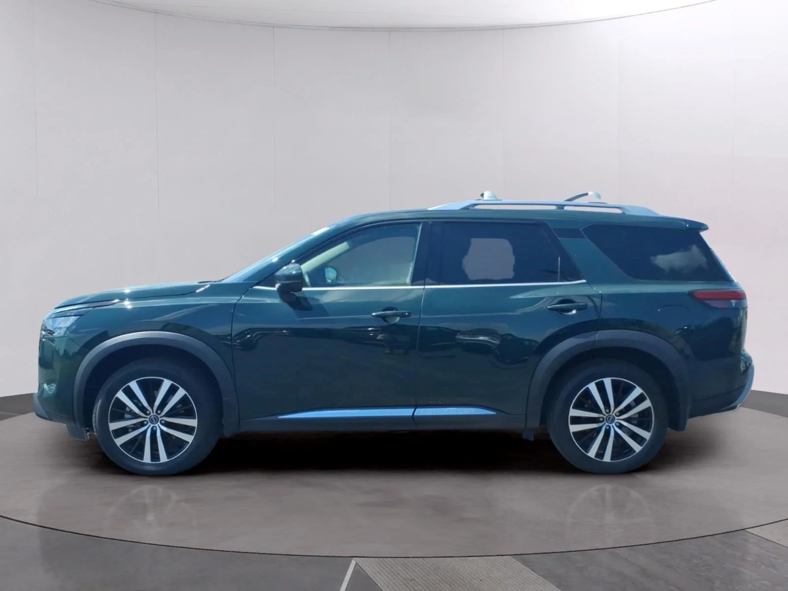 Used 2025 Obsidian Green Pearl Nissan Platinum image 2