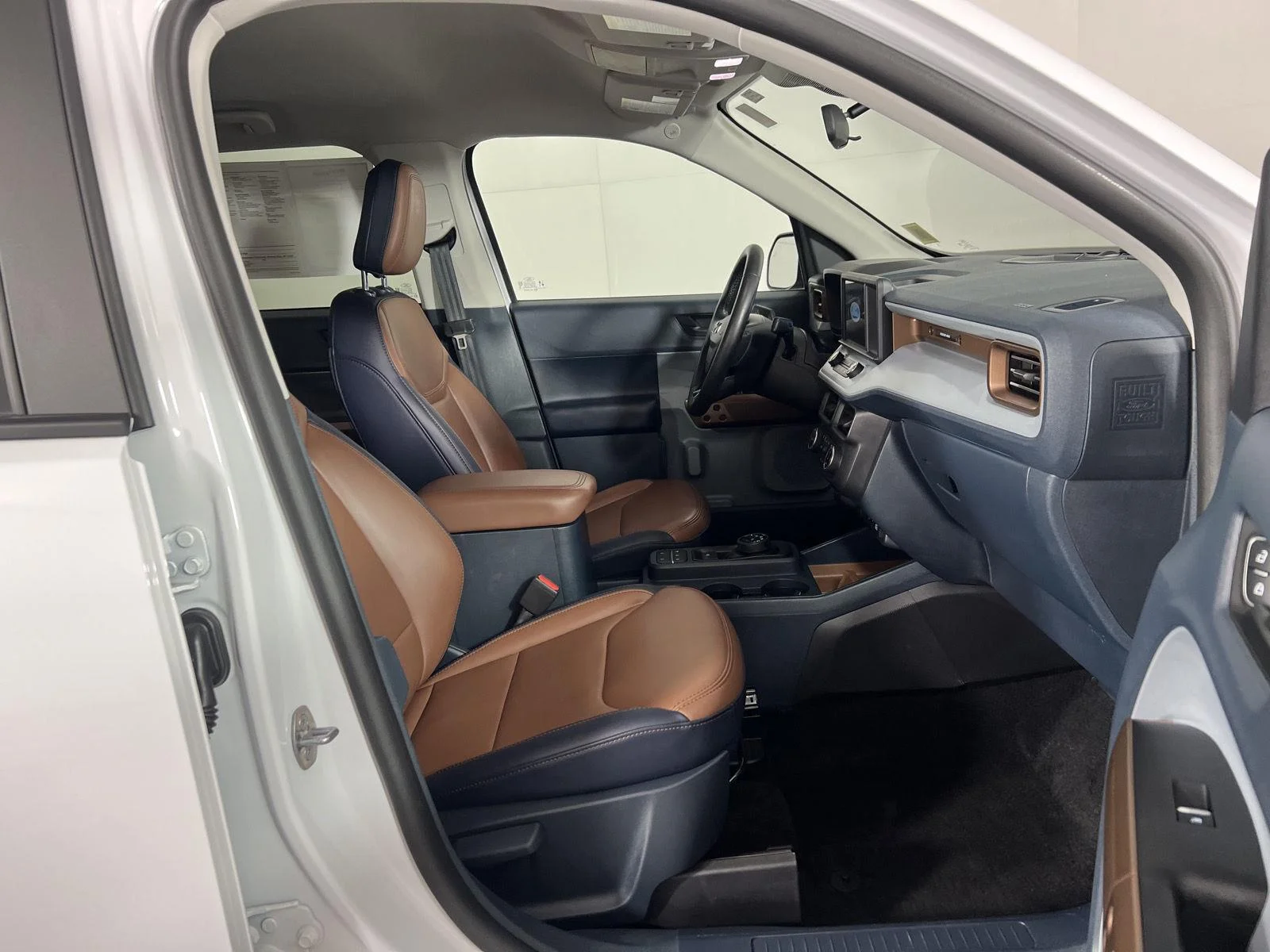 Used 2024 Oxford White Ford LARIAT image 17