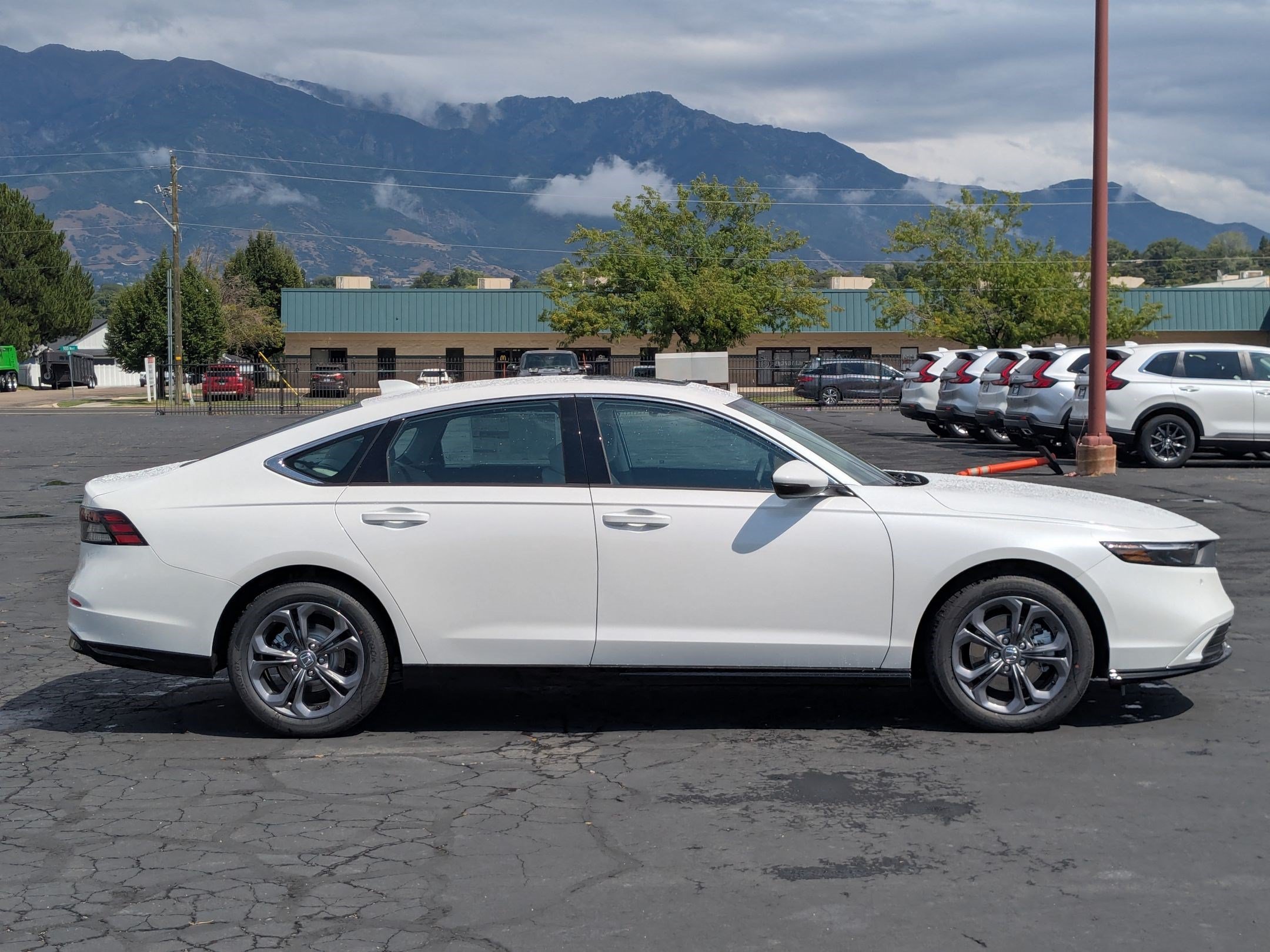 New 2026 Platinum White Pearl Honda EX-L image 2