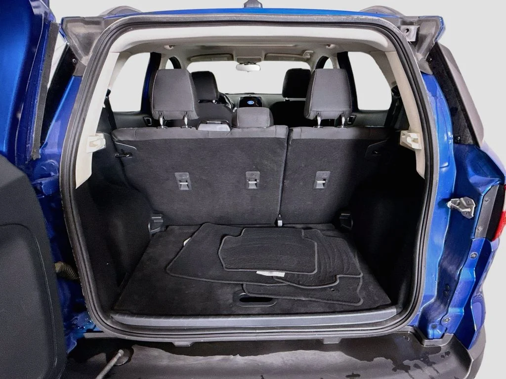 Used 2018 Blue Ford SE image 24