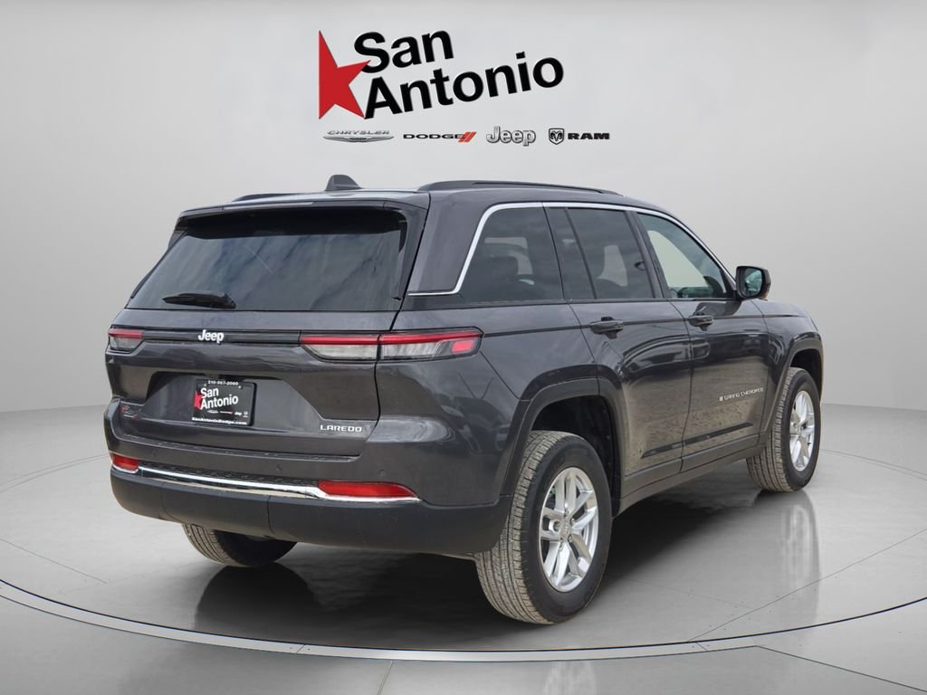 New 2025 Baltic Gray Metallic Clear-Coat Exterior Paint Jeep Laredo X image 14