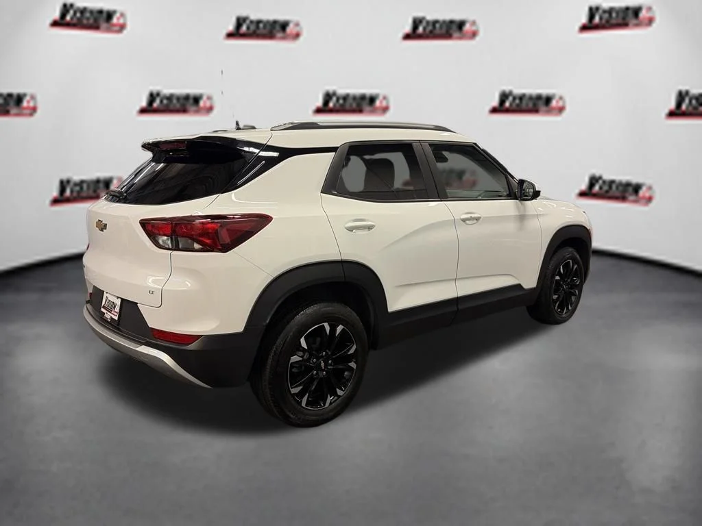 Used 2023 White Chevrolet LT image 5
