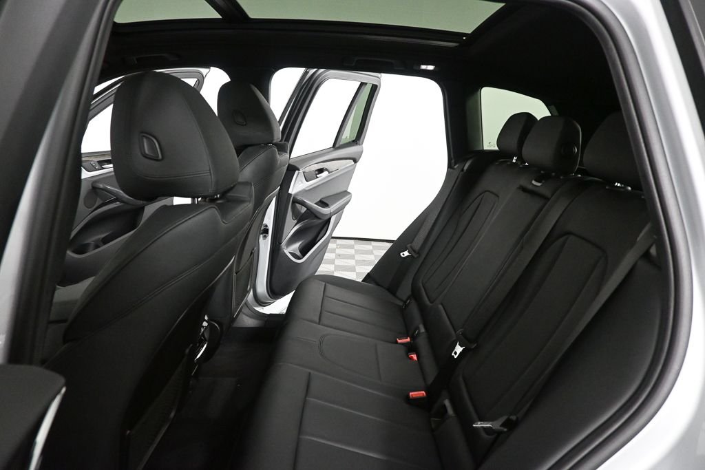 Used 2019 Silver BMW sDrive30i image 17