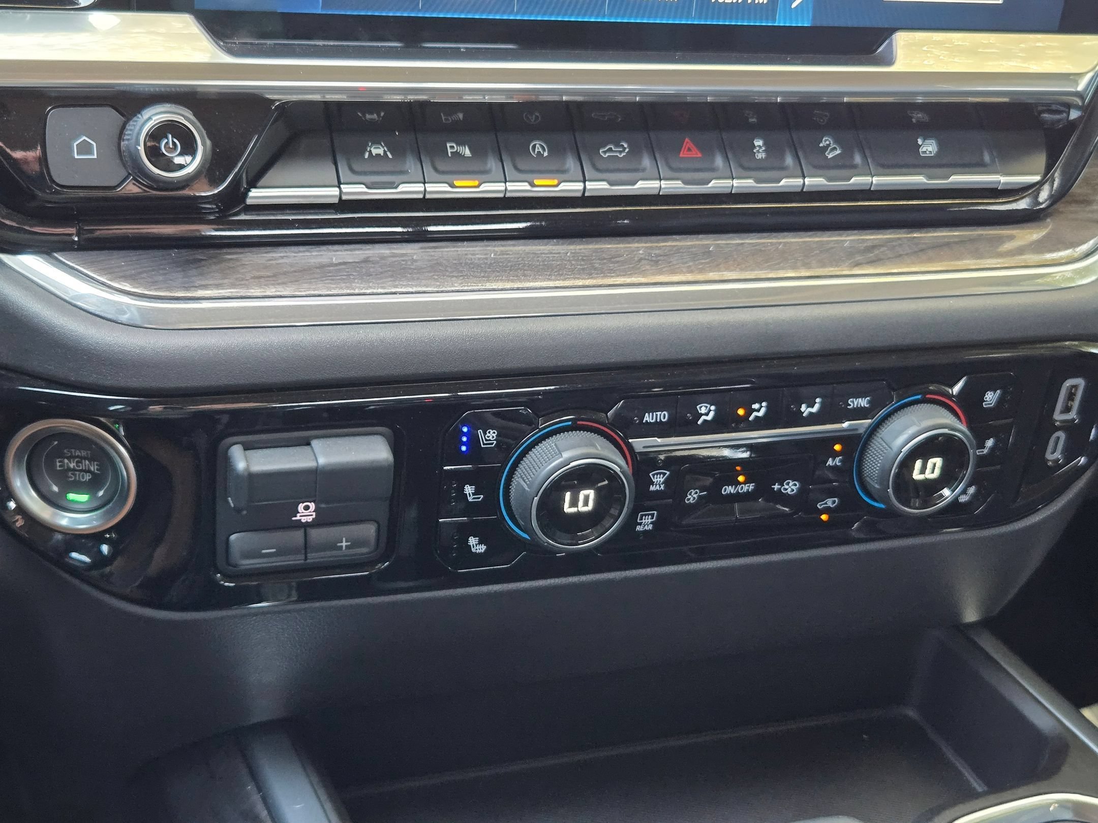 2025 Chevrolet Silverado 1500 LTZ - Photo 18