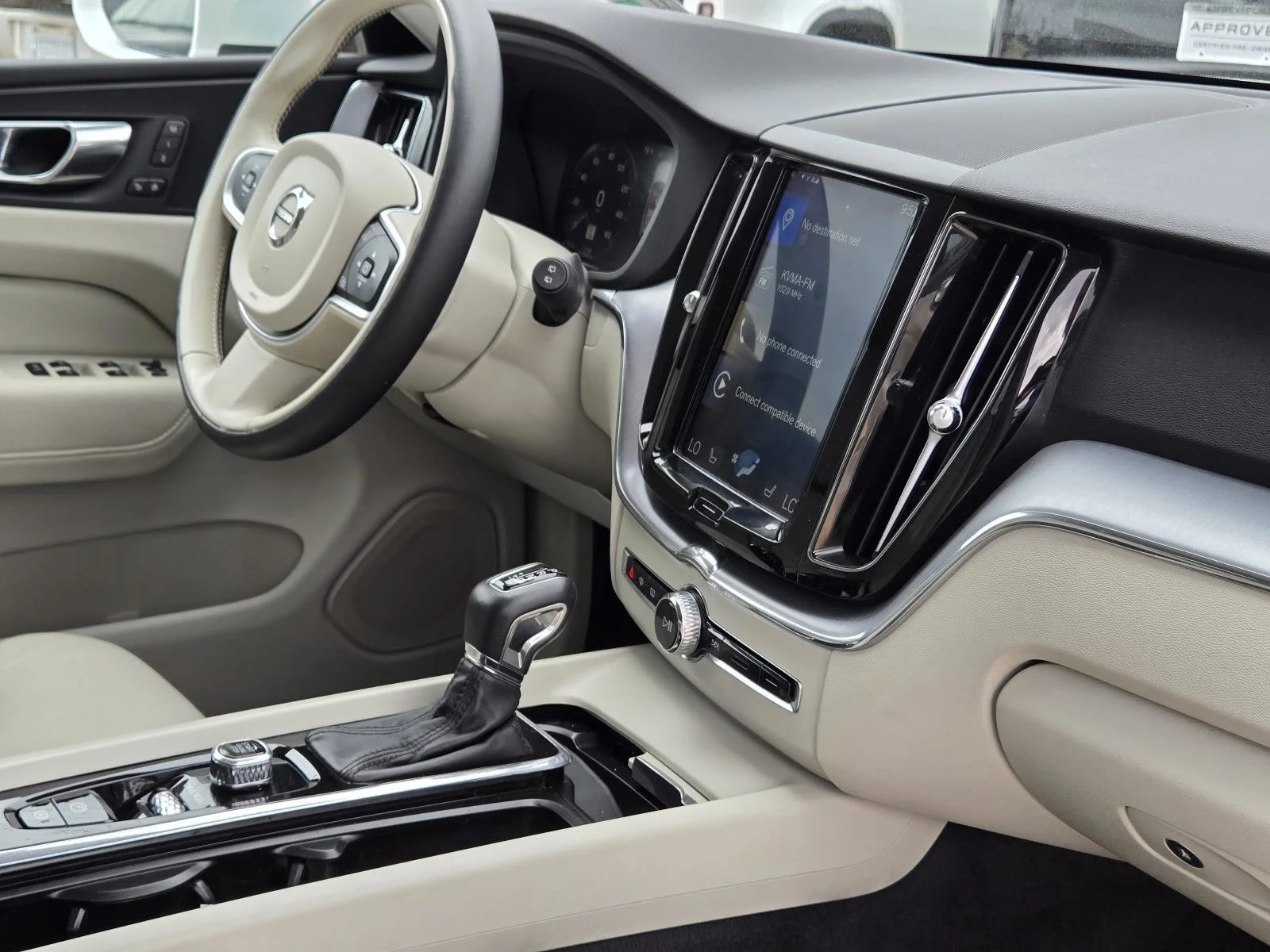 Used 2020 Crystal White Volvo Momentum image 40