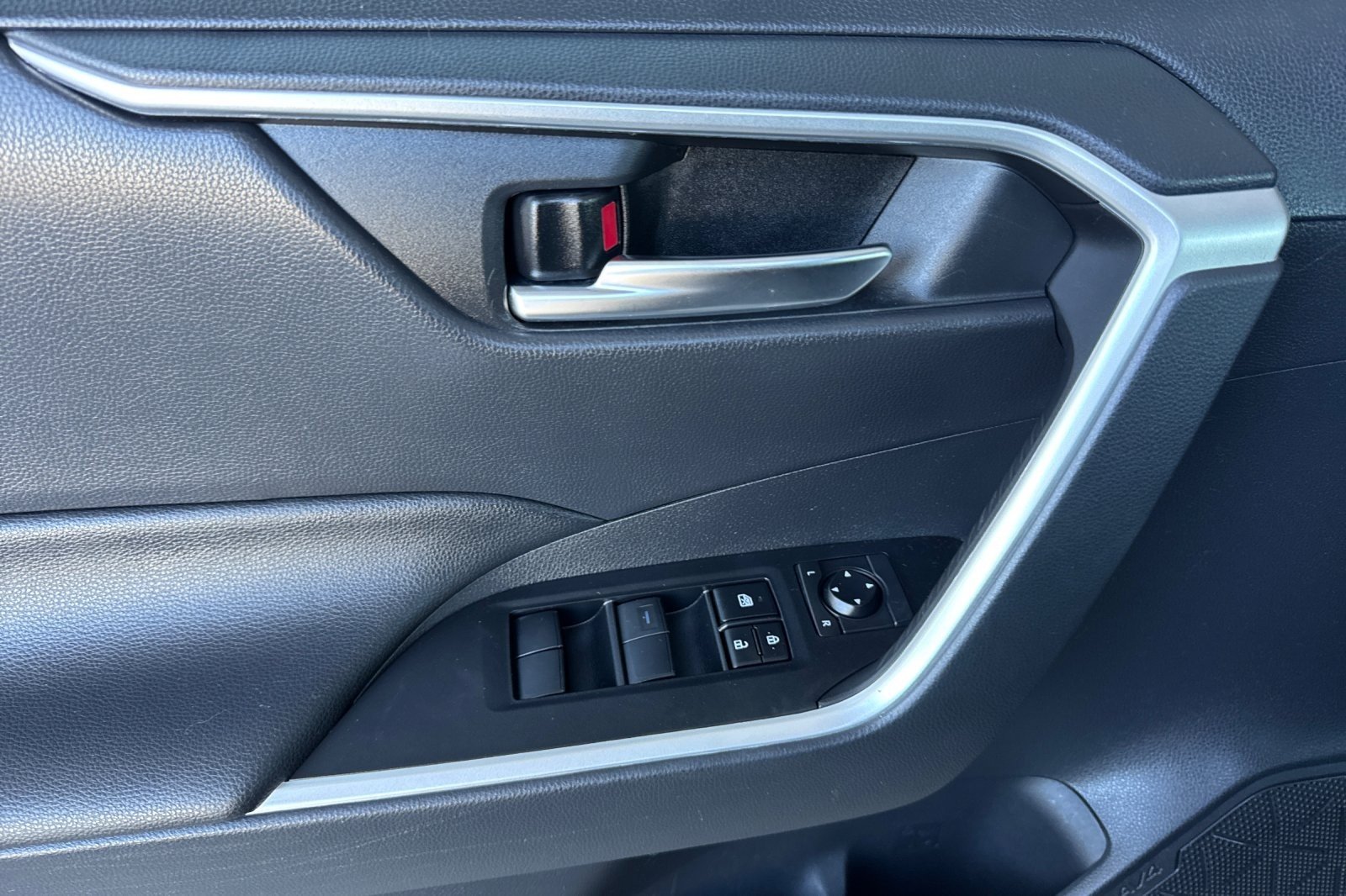 Used 2021 MAGNETIC GRAY Toyota Hybrid XLE image 10