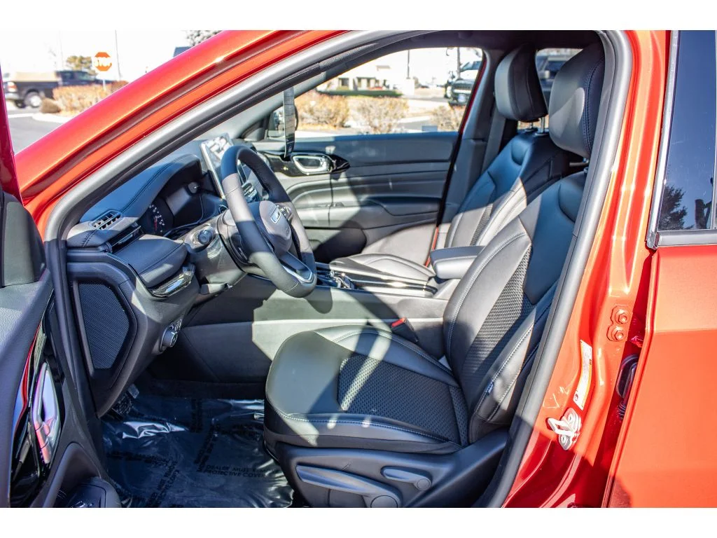 New 2026 Red Hot Pearlcoat Jeep Latitude Altitude image 14