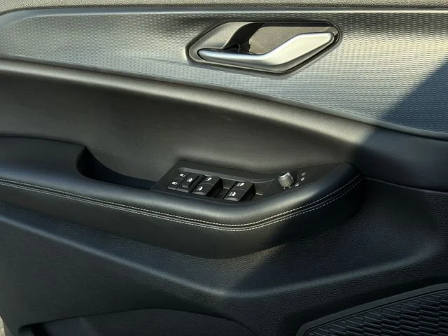 Used 2024 Gray Jeep Altitude image 31