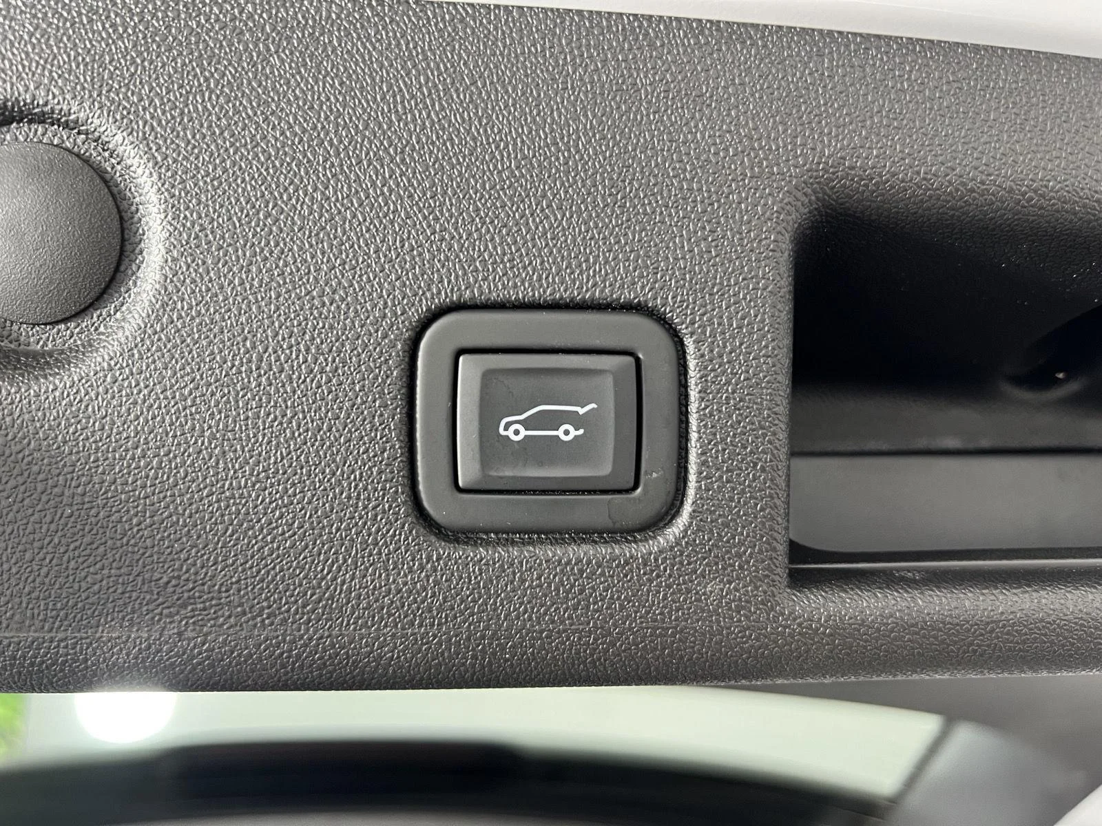 Used 2024 Iridescent Pearl Tricoat Chevrolet LT image 20