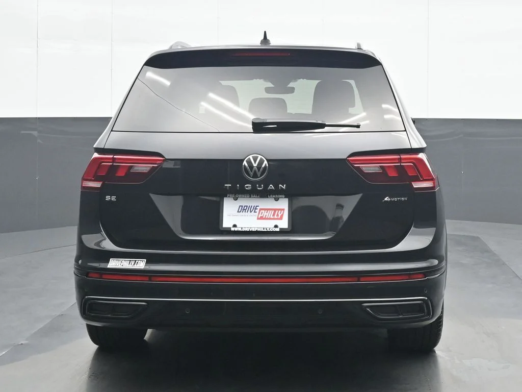 Used 2024 Black Volkswagen 2.0T SE R-Line Black image 5