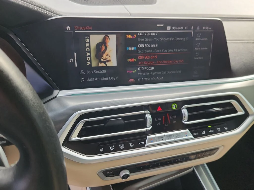Used 2021 Gray BMW xDrive40i image 25