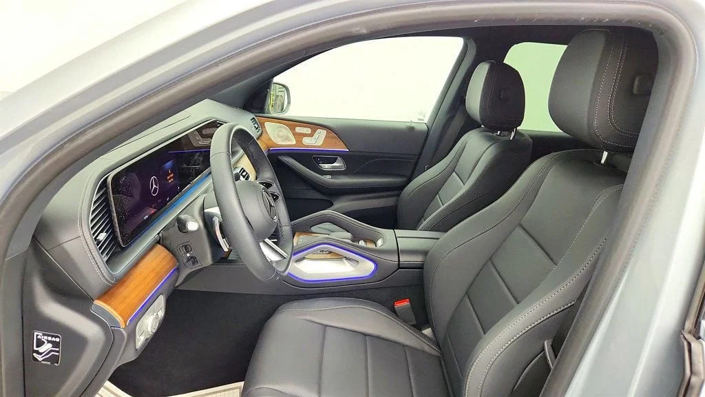 Used 2025 Cirrus Silver Metallic Mercedes-Benz GLS 450 4MATIC SUV w/ AMG® Line, Trailer Hitch & 5-Zone Climate image 18