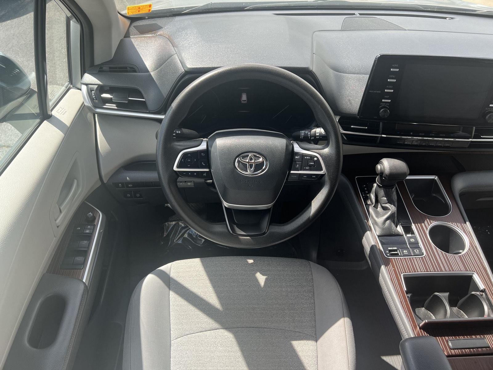 2021 Toyota Sienna LE - Photo 33
