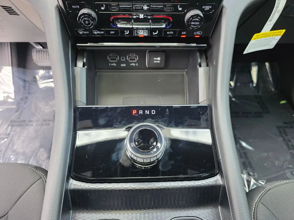 New 2026 Bright White Clear-Coat Exterior Paint Jeep Laredo X image 16