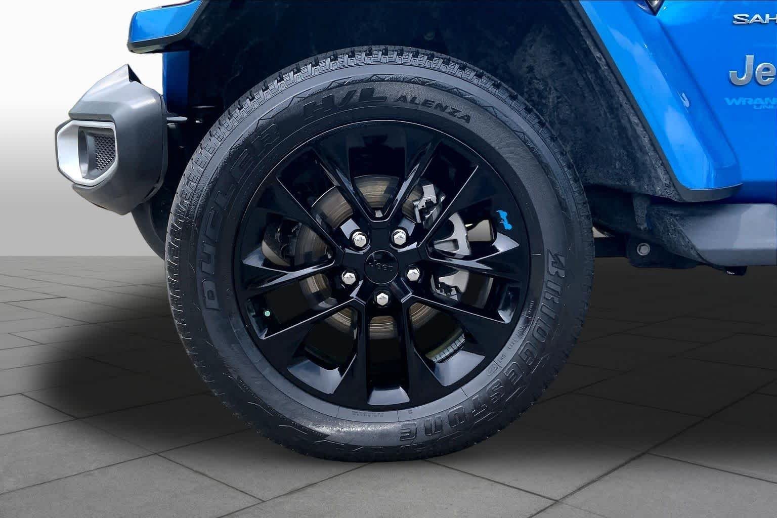 Used 2022 Hydro Blue Pearlcoat Jeep Unlimited Sahara image 11