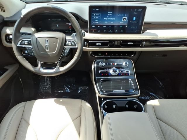 Used 2023 Radiance Metallic Lincoln Reserve image 17