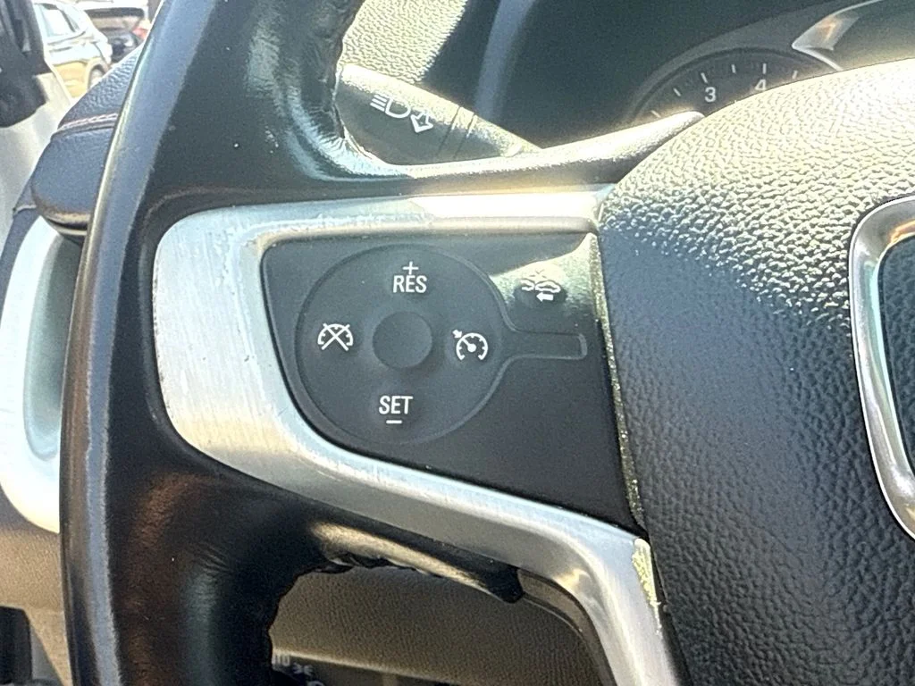 Used 2021 White GMC SLE image 28
