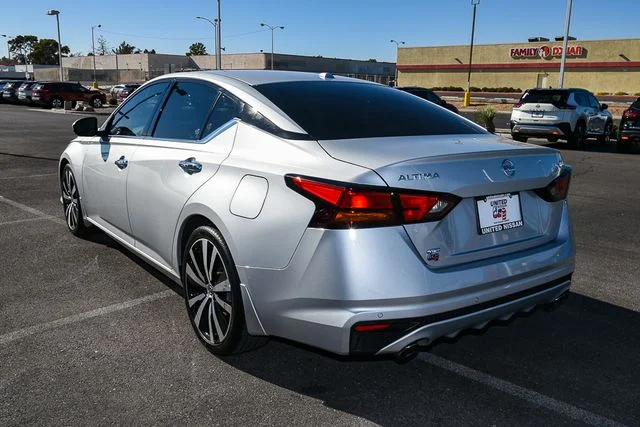 Used 2019 Silver Nissan 2.5 Platinum image 3