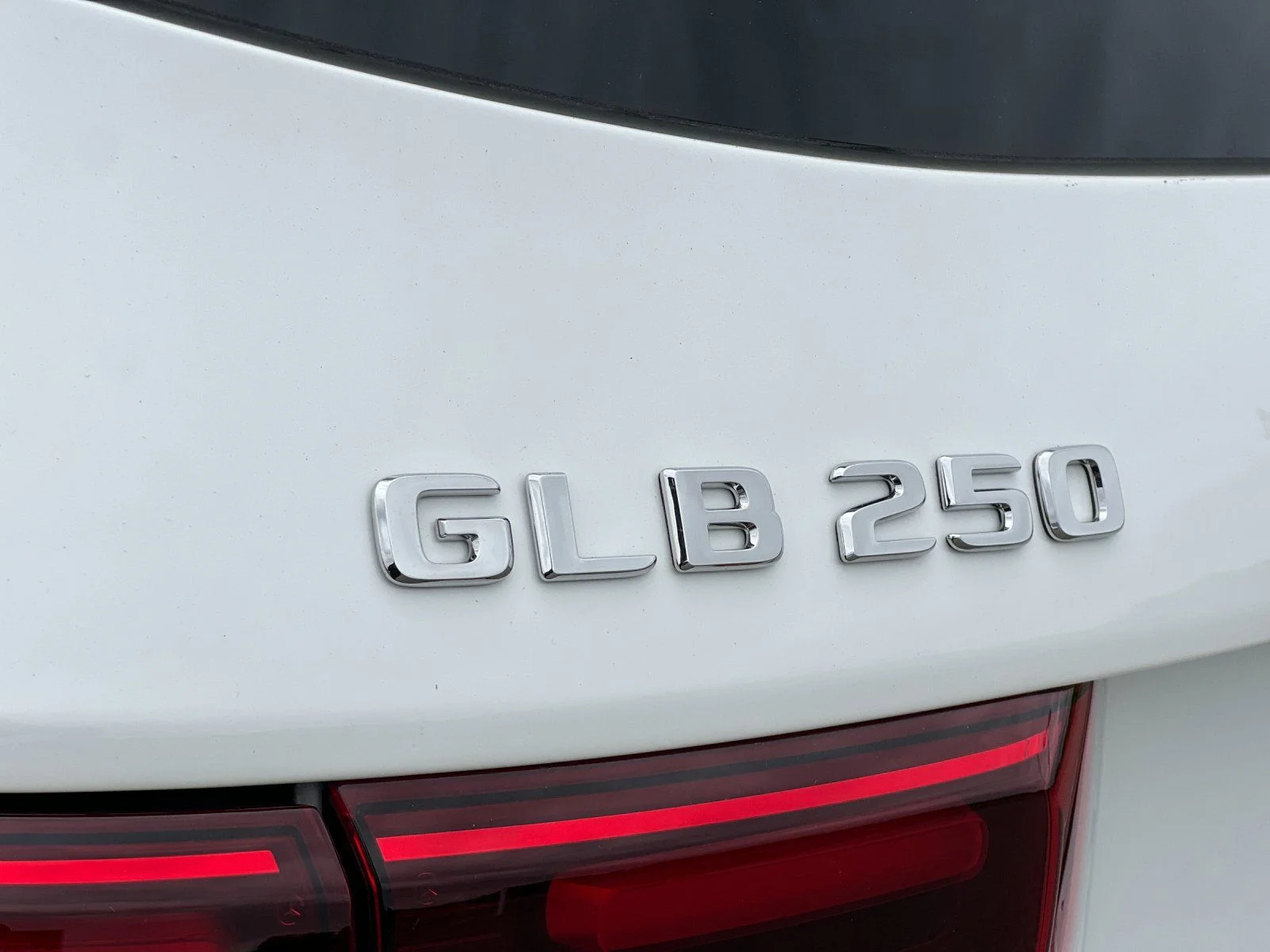 New 2026 White Mercedes-Benz GLB 250 image 12