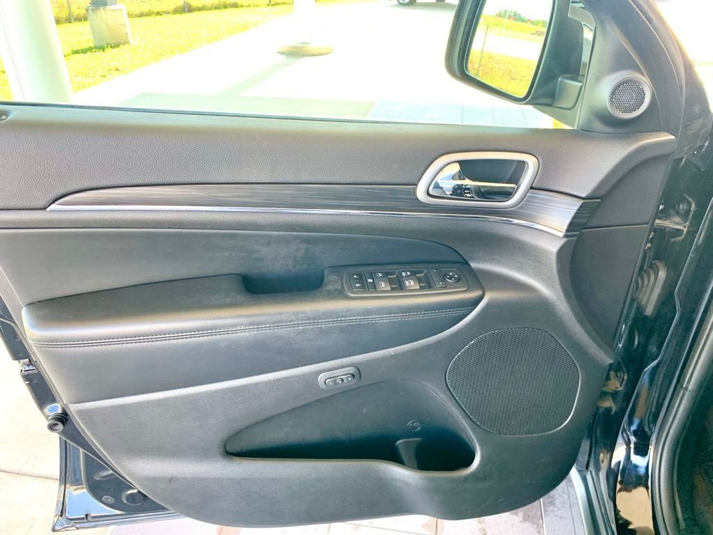Used 2019 Black Jeep Limited image 12