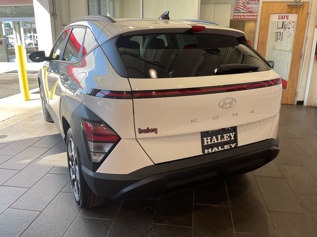 Used 2025 White Hyundai SEL image 6