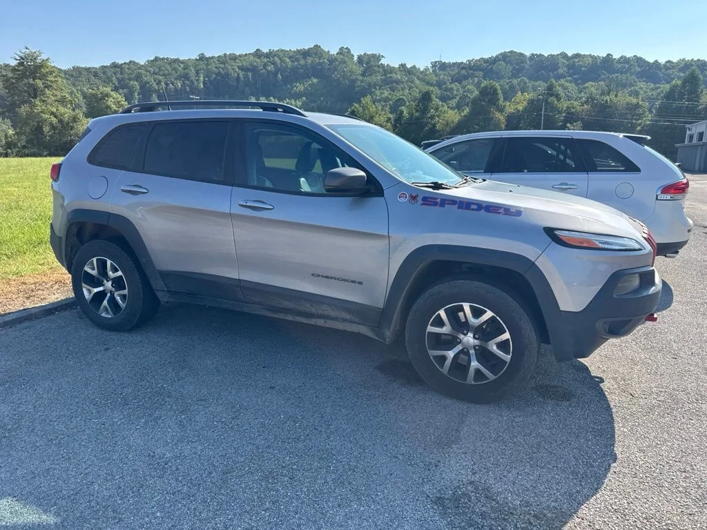 Used 2018 Billet Silver Metallic Jeep Trailhawk image 13