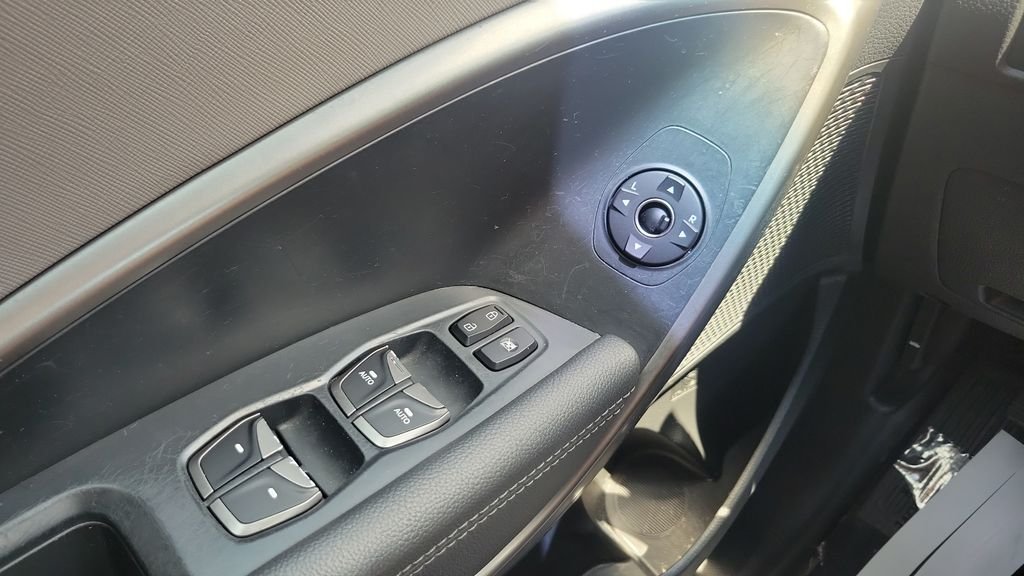 Used 2017 White Hyundai SE image 19