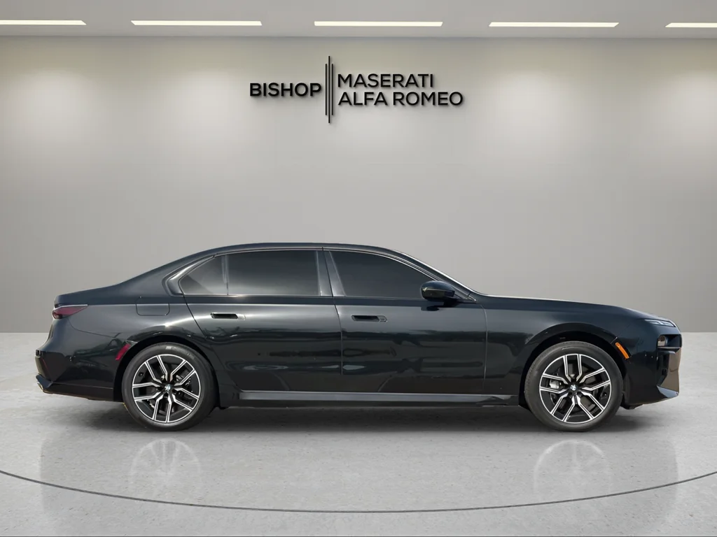 2025 BMW 7 Series 760i - Photo 8