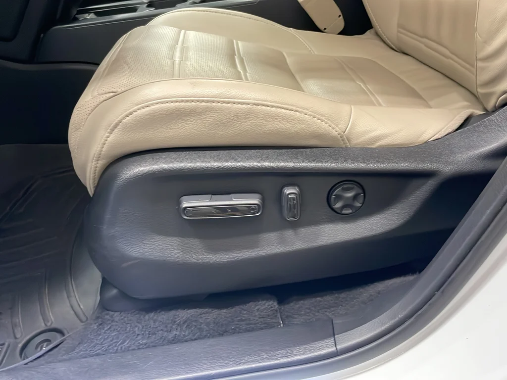 Used 2019  Honda EX-L image 17