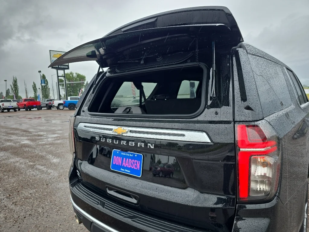Used 2024 Black Chevrolet High Country image 31
