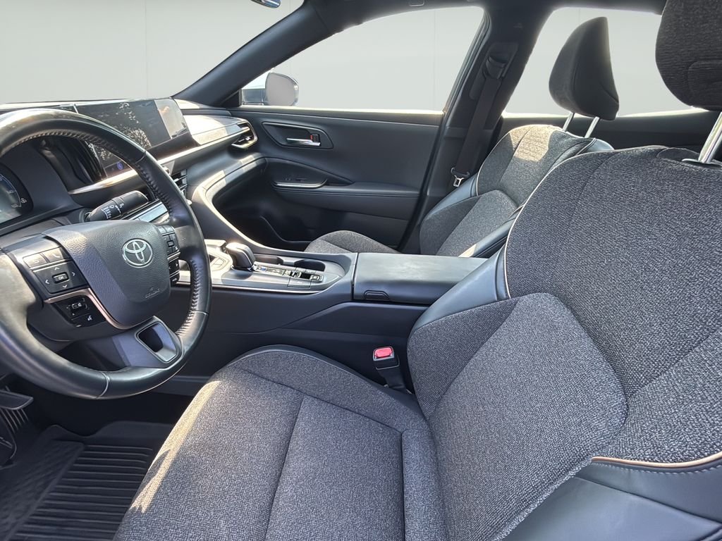 2023 Toyota Crown XLE - Photo 18