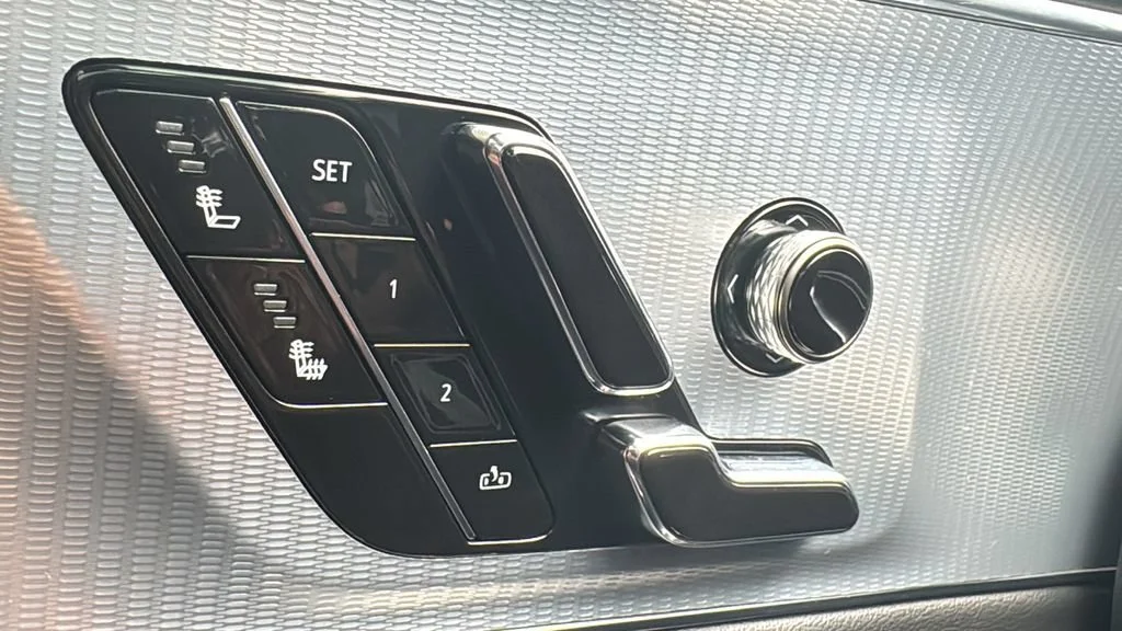 Used 2024 Crystal White Tricoat Cadillac Tech image 26