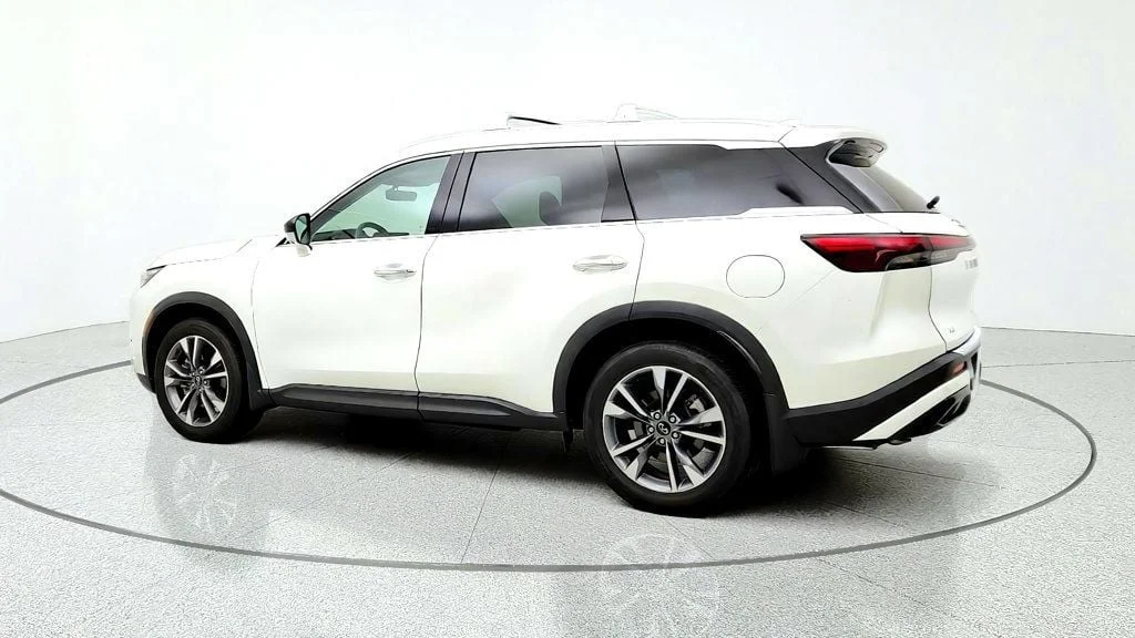 Used 2025 Majestic White INFINITI LUXE AWD image 7