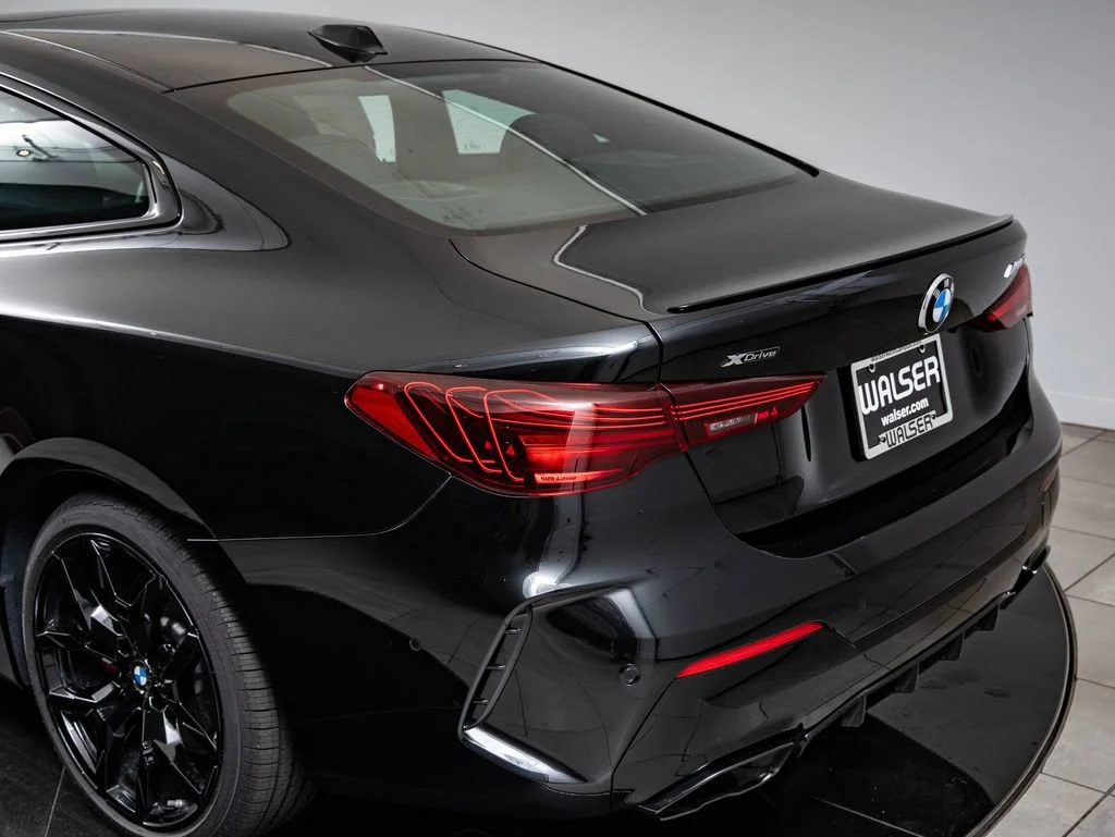 New 2027 Black Sapphire Metallic BMW M440i xDrive image 18