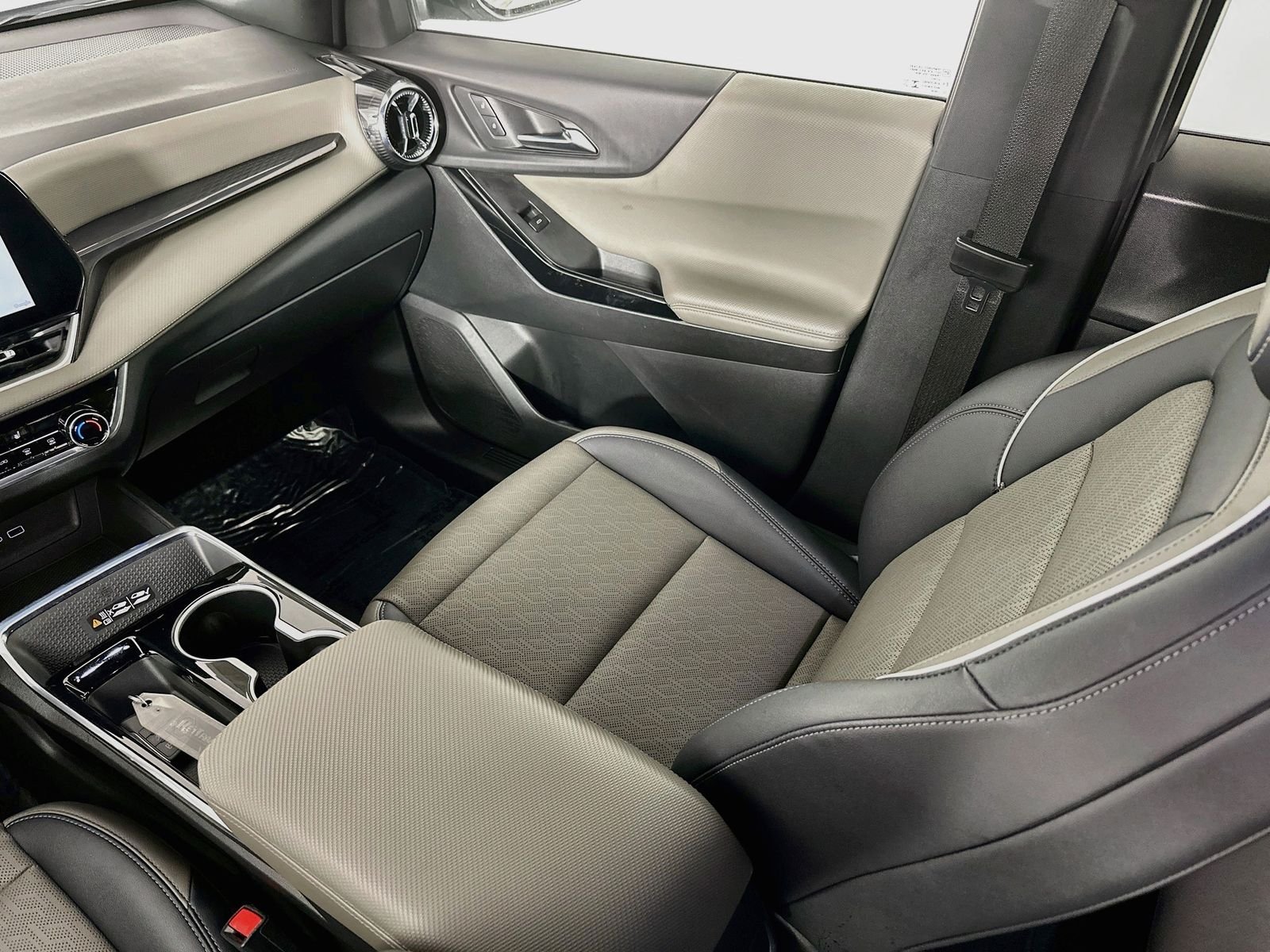 Used 2025 Sterling Gray Metallic Chevrolet LT image 24