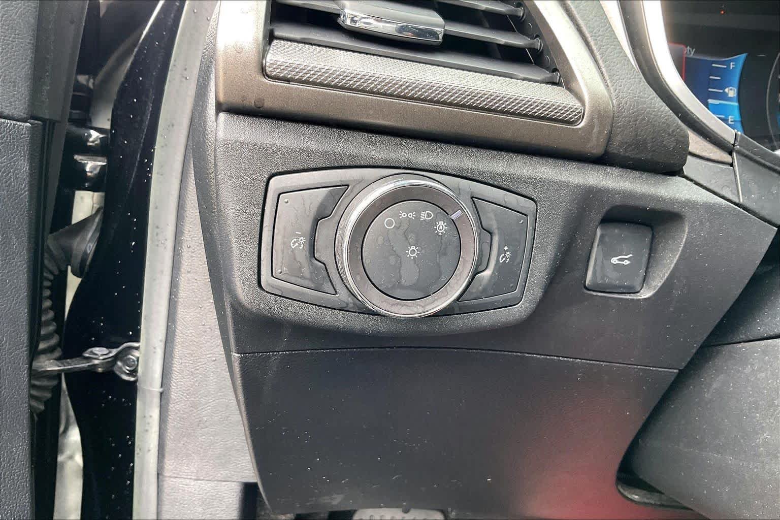 Used 2019 Agate Black Ford SE image 14