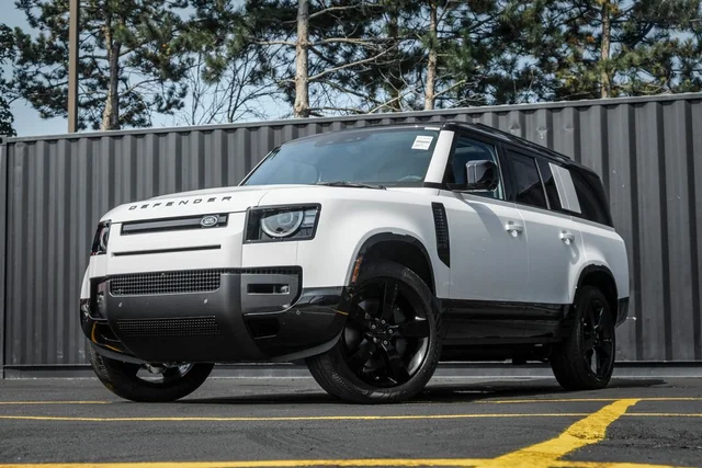 2026 Land Rover Defender 130 X-Dynamic SE