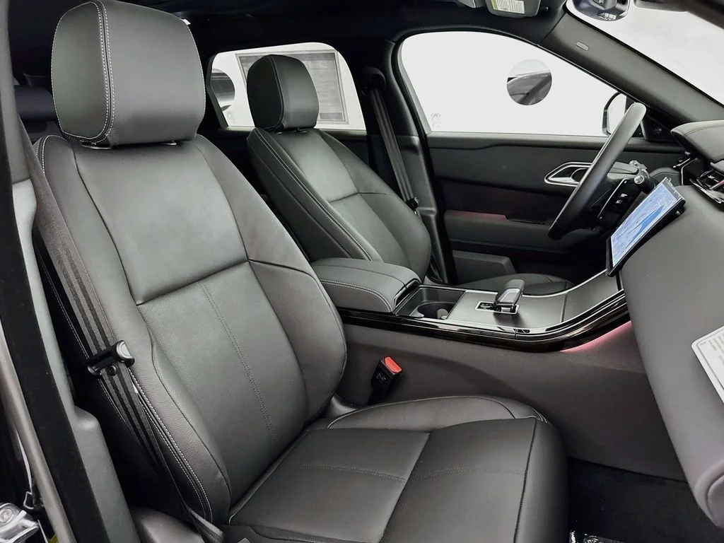 New 2026 Santorini Black Land Rover Belgravia Edition image 29