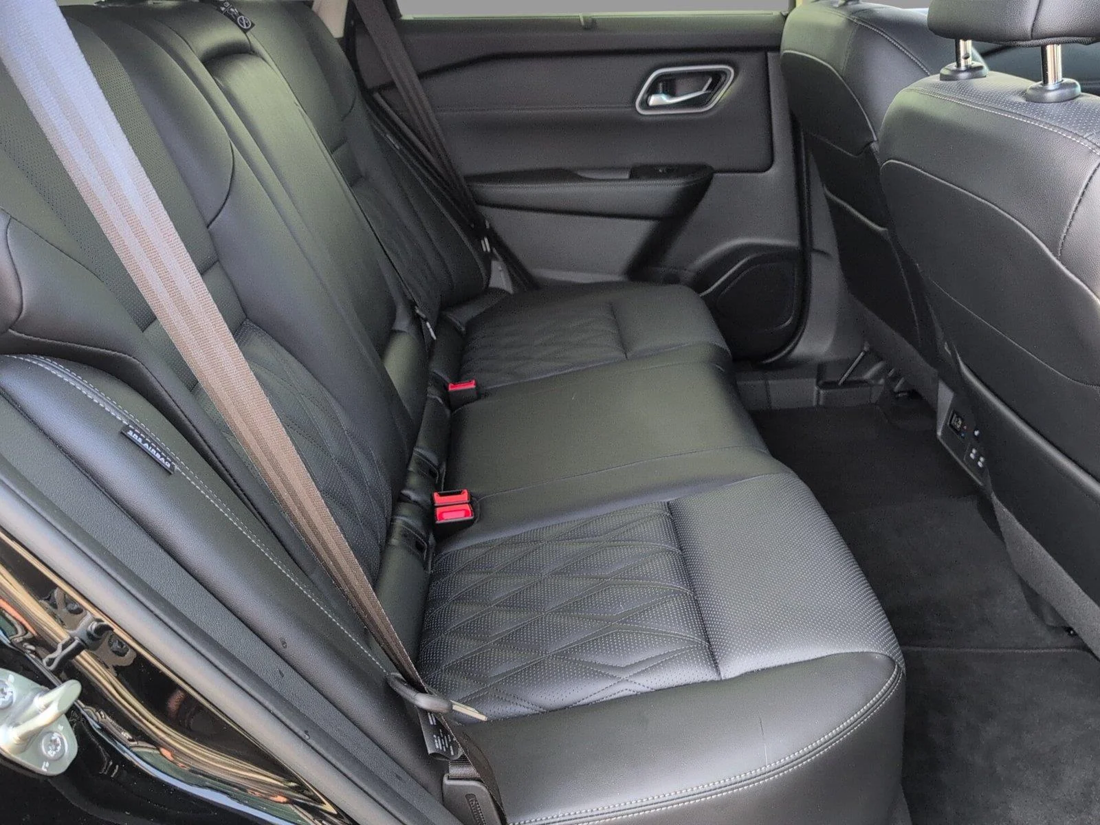 Used 2026 Super Black Nissan Platinum image 34