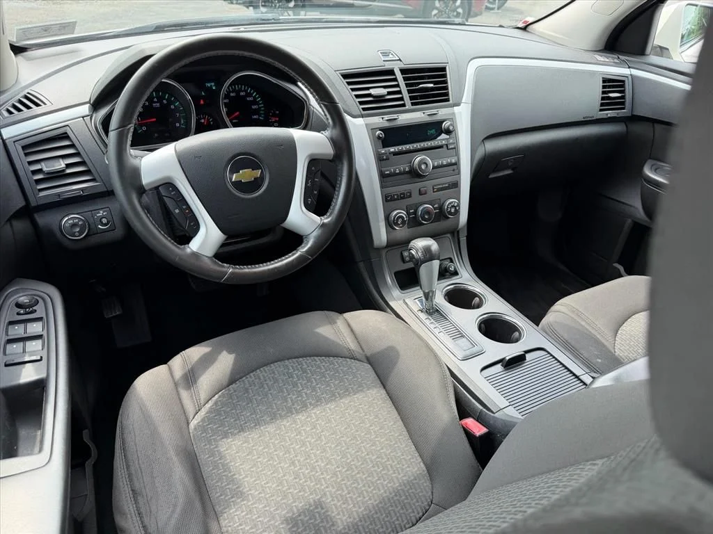 Used 2011 White Chevrolet LT image 5