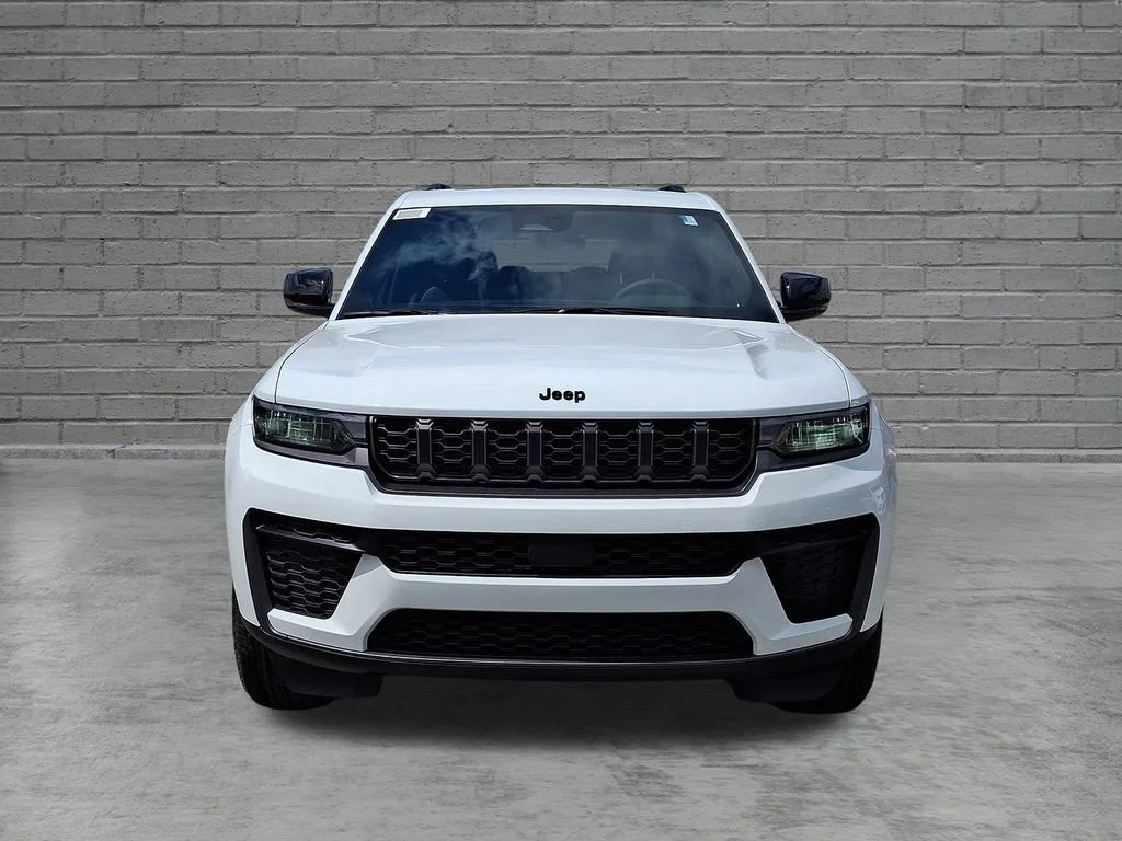 New 2026 Bright White Clearcoat Jeep Laredo Altitude image 2