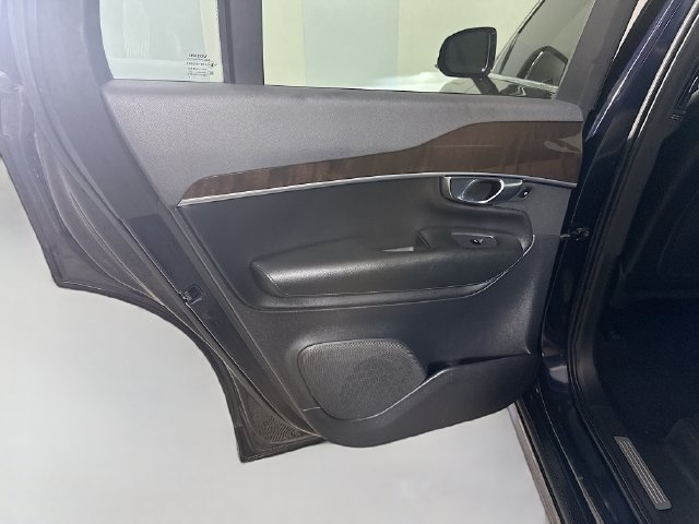Used 2019 Magic Blue Metallic Volvo Momentum image 22